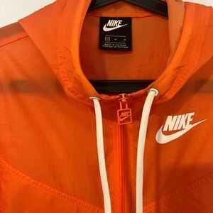 Nike Orange light Windbreaker Jacket can cinch the waist